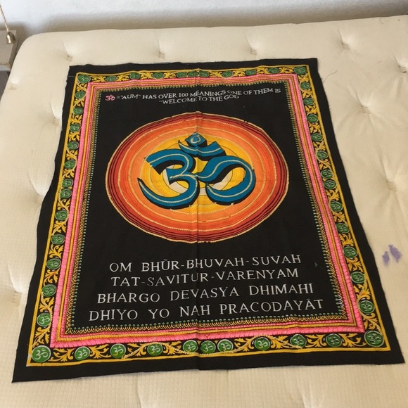 Aum Scarf - Picture 2 of 4